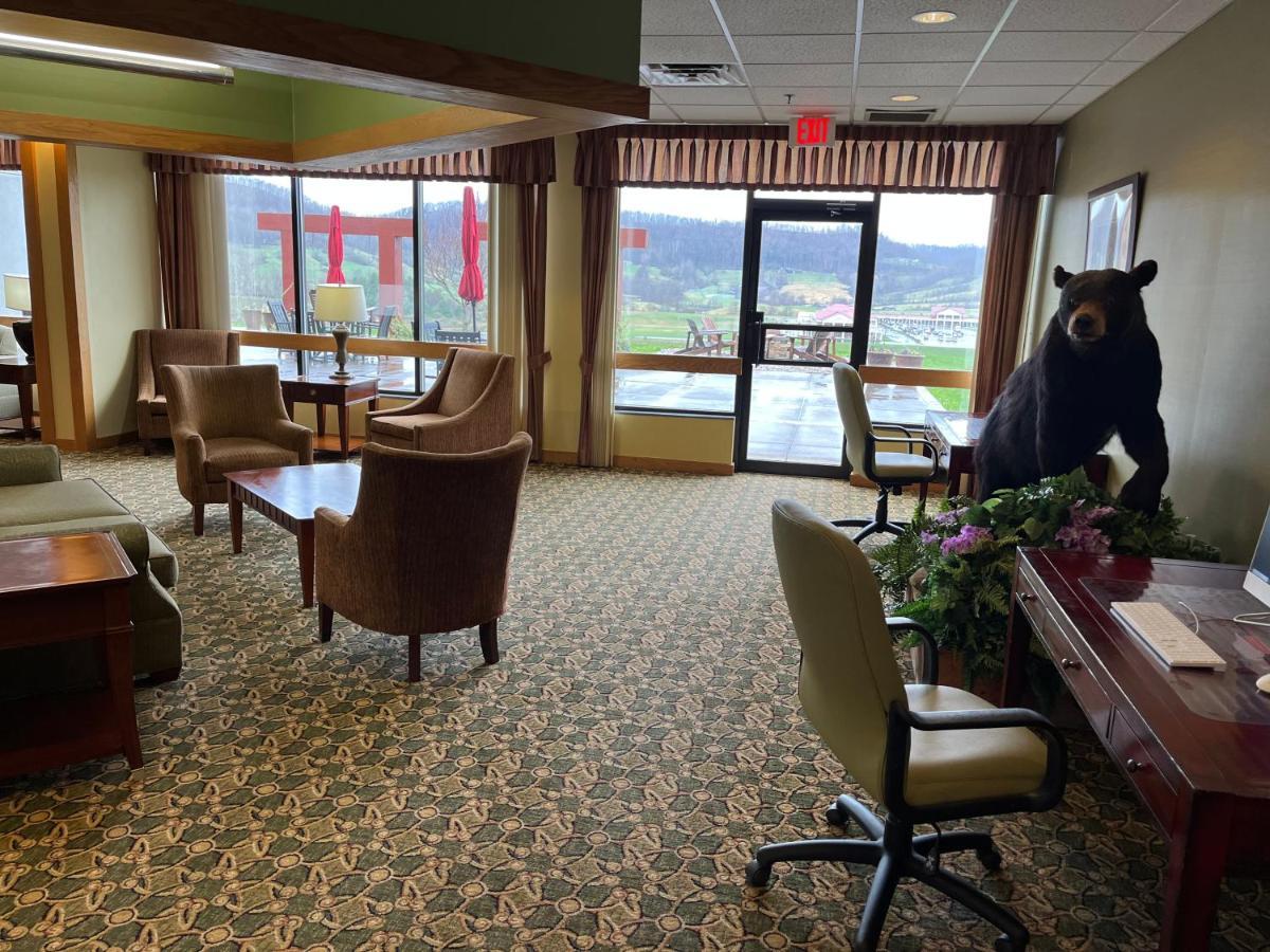 Days Inn & Suites By Wyndham Sutton Flatwoods Eksteriør bilde