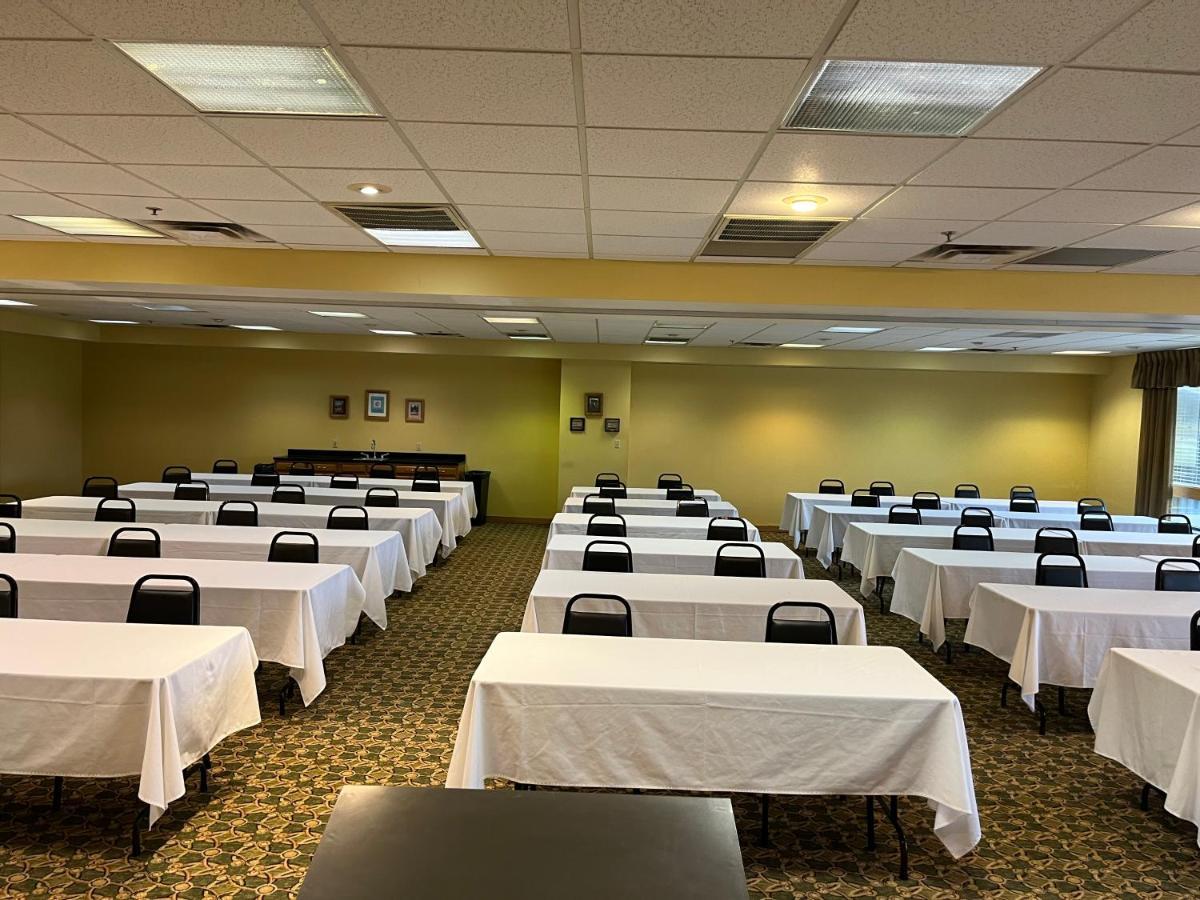 Days Inn & Suites By Wyndham Sutton Flatwoods Eksteriør bilde