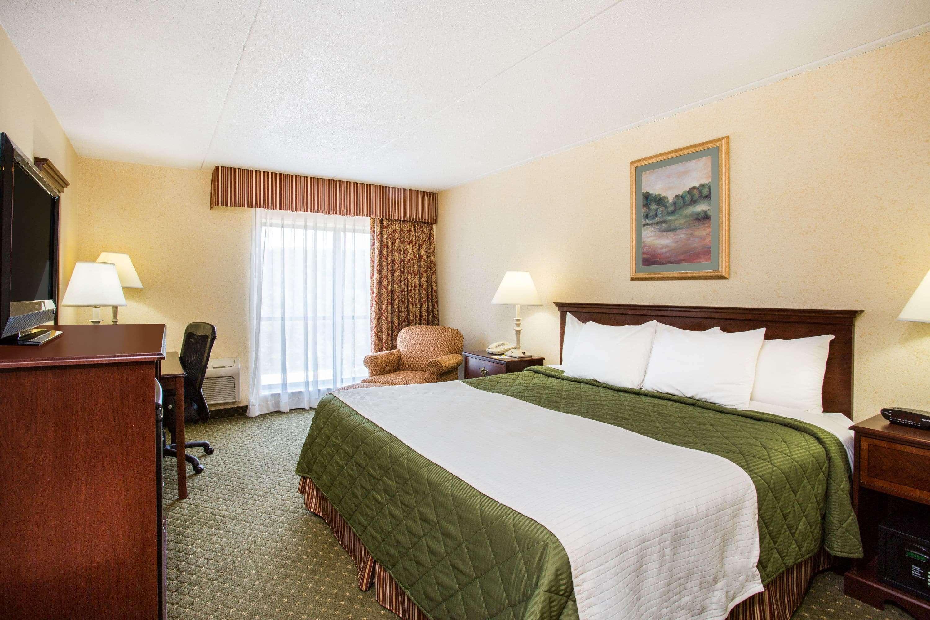 Days Inn & Suites By Wyndham Sutton Flatwoods Eksteriør bilde