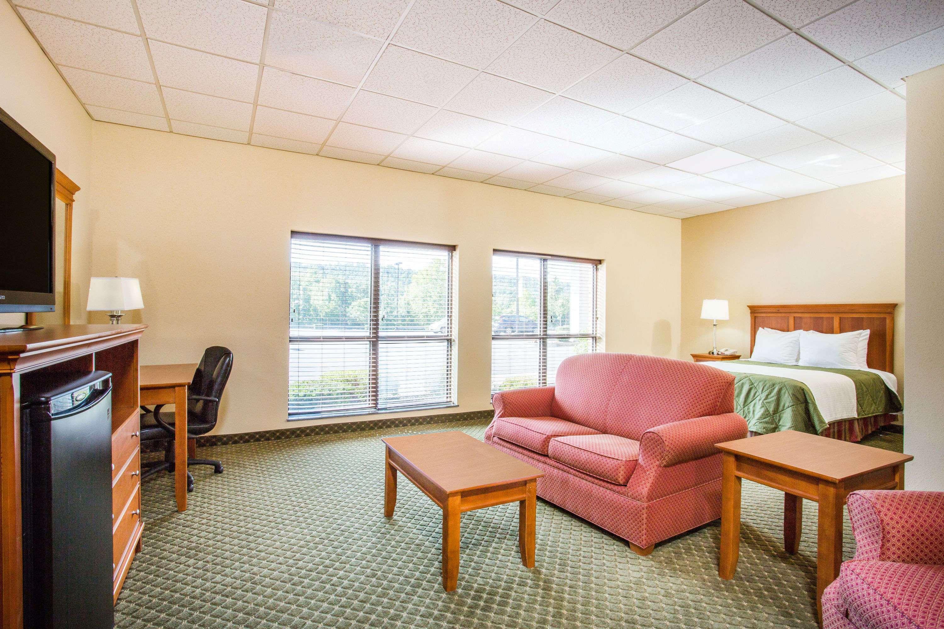 Days Inn & Suites By Wyndham Sutton Flatwoods Eksteriør bilde