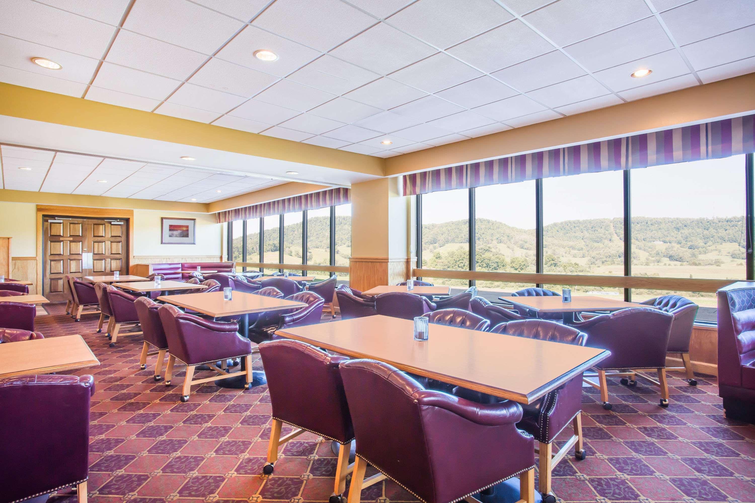 Days Inn & Suites By Wyndham Sutton Flatwoods Eksteriør bilde