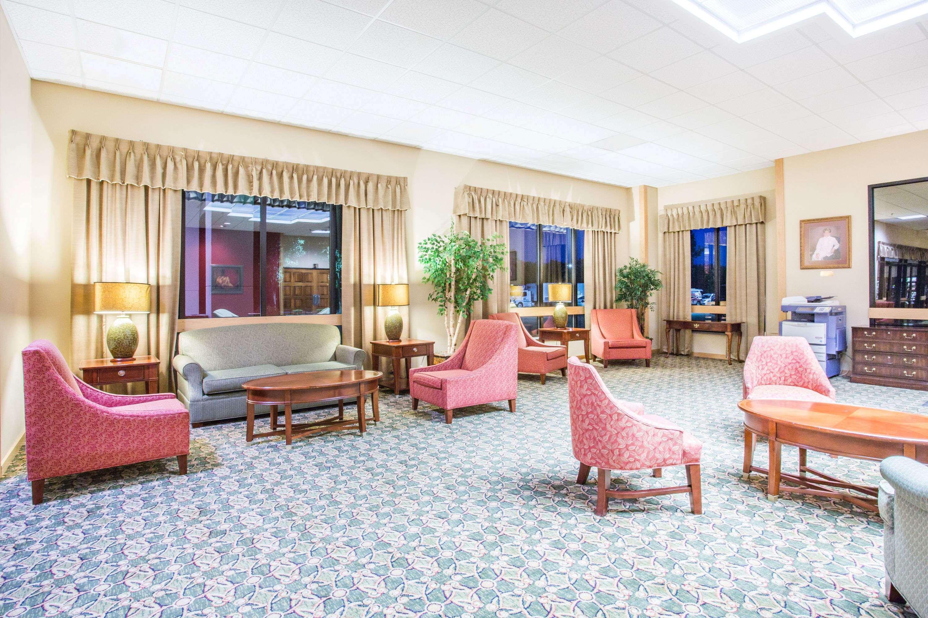 Days Inn & Suites By Wyndham Sutton Flatwoods Eksteriør bilde