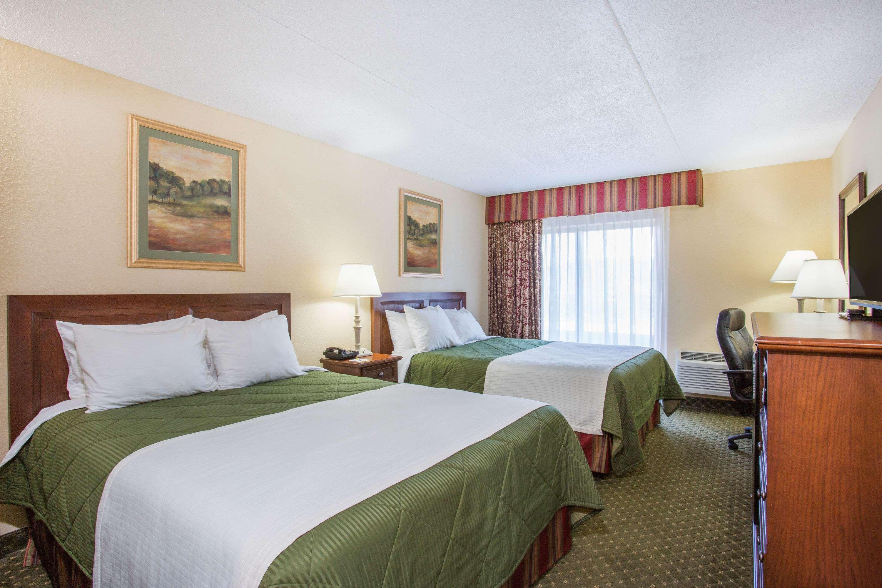 Days Inn & Suites By Wyndham Sutton Flatwoods Eksteriør bilde
